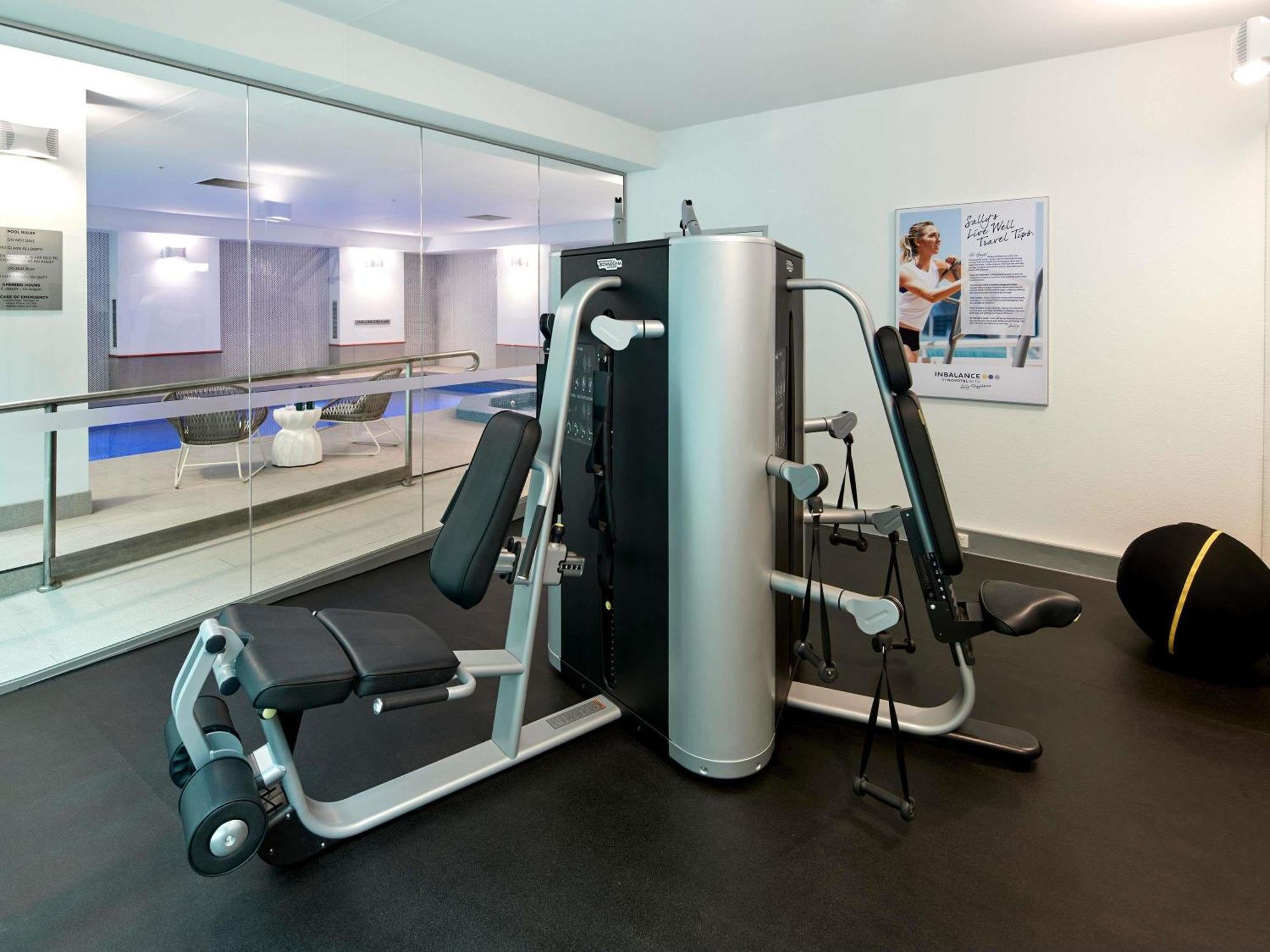 Hotel Novotel On Collins 4*